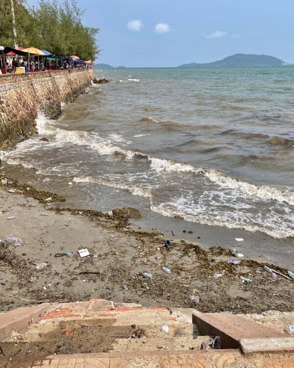 Strand in Kep, leider sehr verdreckt