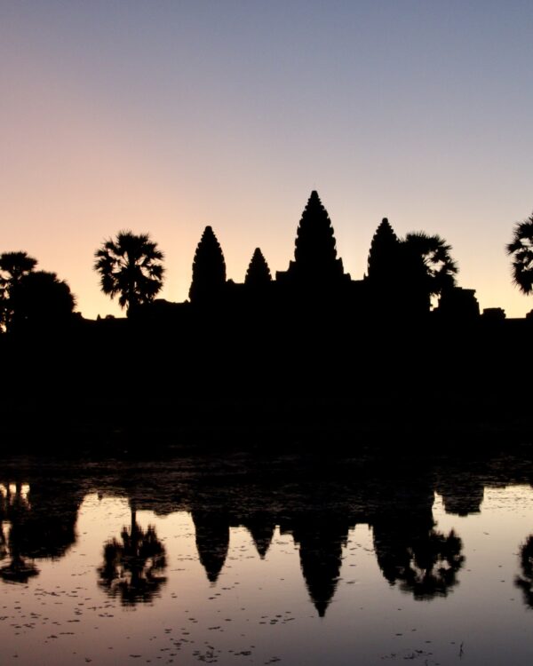 Eines der Angkor Wat Highlights ist der Sonnenaufgang, der auf diesem Bild zu sehen ist.