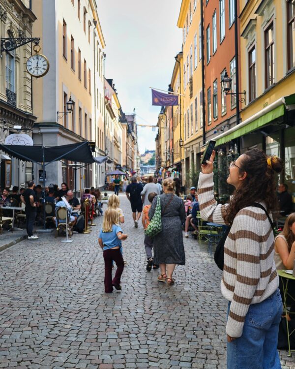 Auf diesem Bild zu sehen sind die ersten Eindrücke der Altstadt Gamla Stan im Rahmen eines Stockholm Kurztrip.