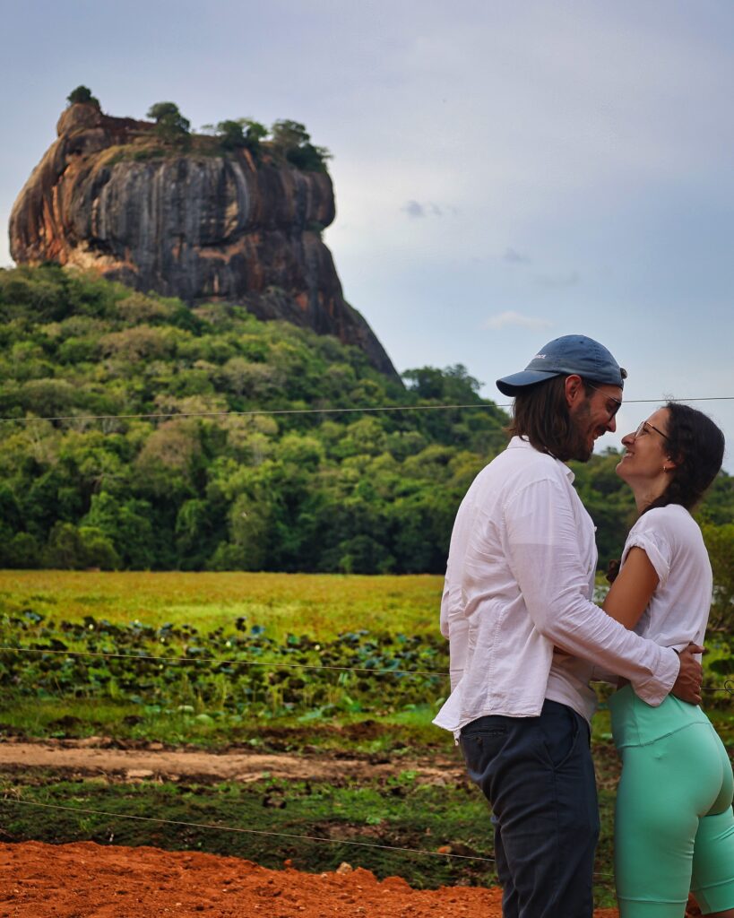 Auf diesem Bild sieht man den Lion Rock in Sigiriya Sri Lanka im Rahmen der Sri Lanka Rundreise