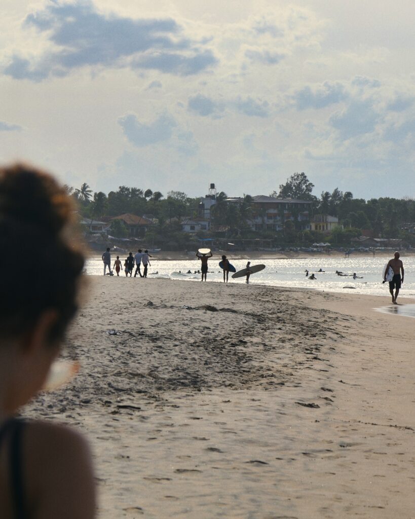 Auf diesem Bild sieht man einen Strand in Arugam Bay Sri Lanka im Rahmen der Sri Lanka Rundreise