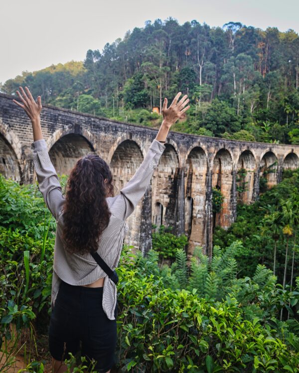 Auf diesem Bild sieht man die Nine Arches Bridge in Sri Lanka im Rahmen der Sri Lanka Rundreise