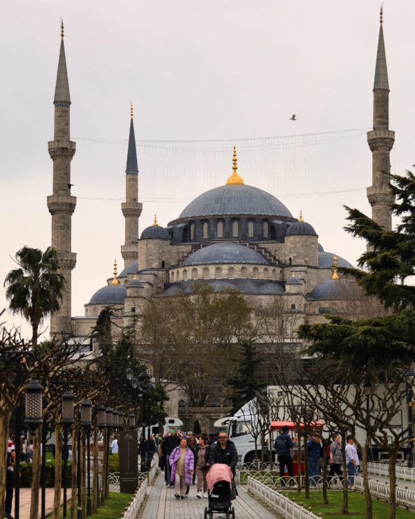 Auf dem Bild zu sehen ist die Blaue Moschee im Rahmen von Istanbul Kurztrip Tipps